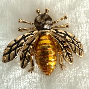 Gold Bee Decorative Brooch Pin